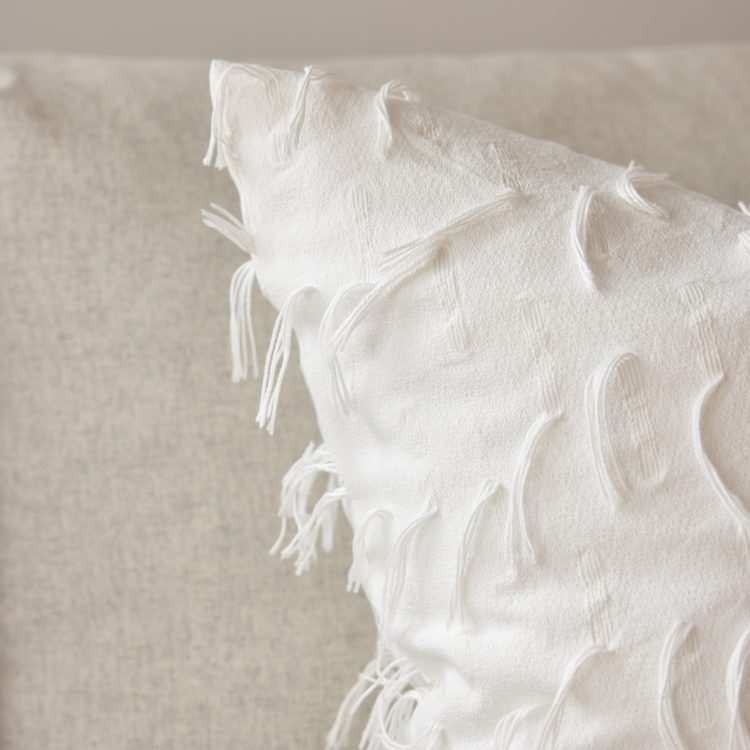 almofada-decorativa-branco-viola-2