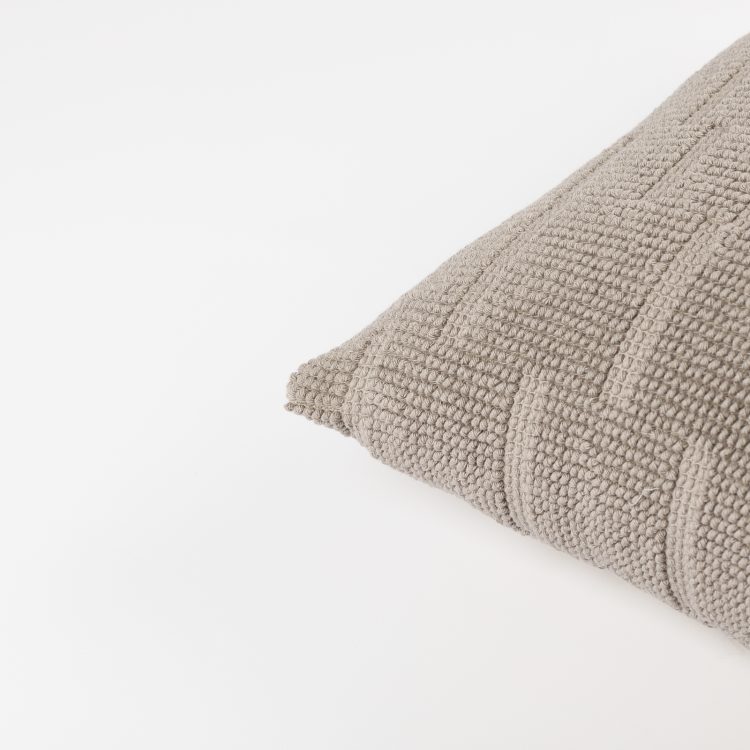 almofada-decorativa-caqui-outline-2