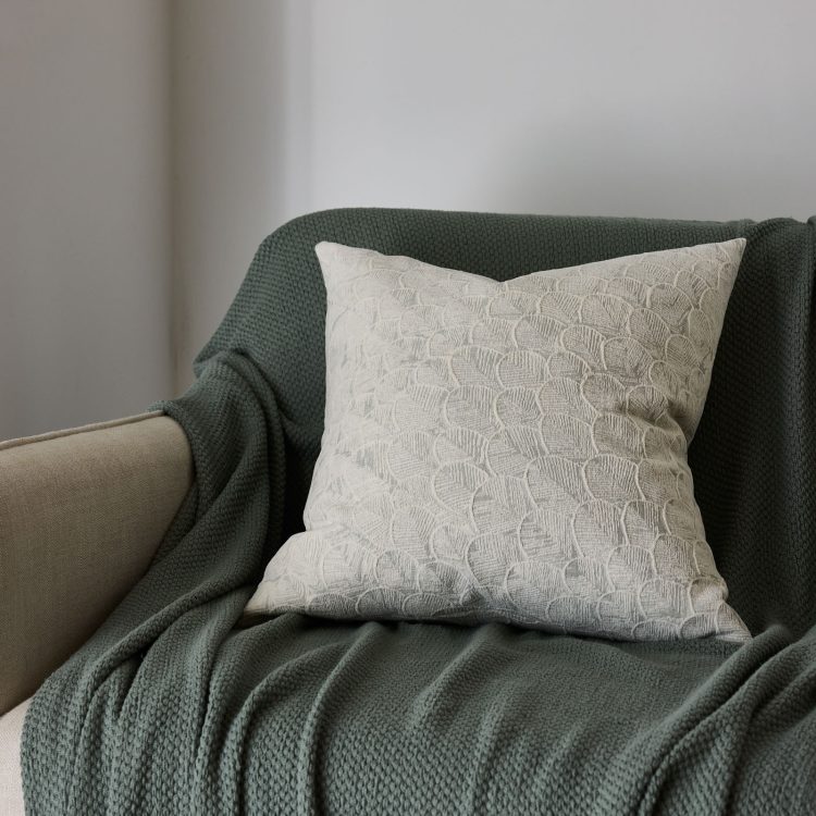 almofada-decorativa-verde-claro-feathers-1