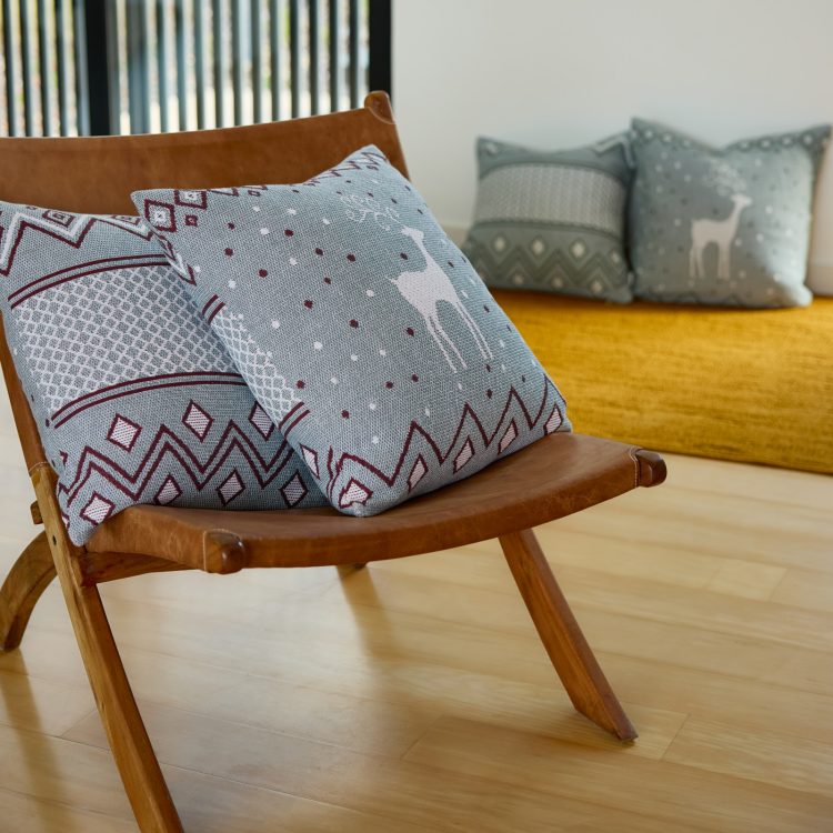 almofada-decorativa-vermelho-winter-path-1