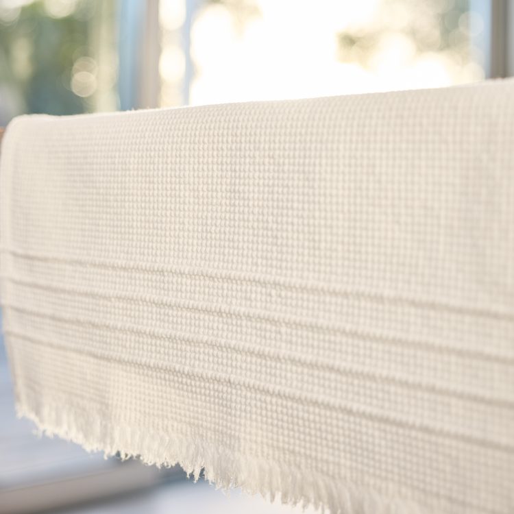 caminho-de-mesa-branco-biotic-2