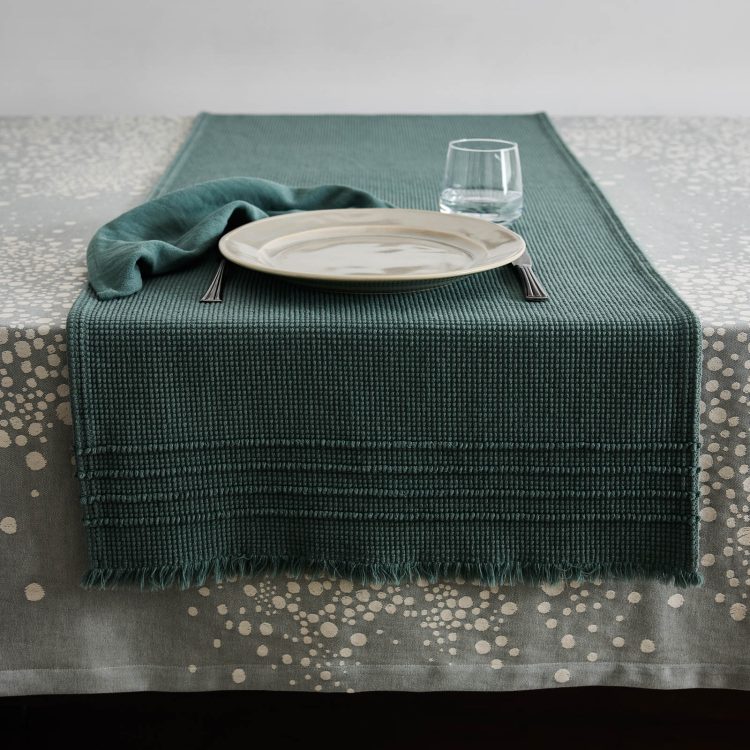 caminho-de-mesa-verde-escuro-biotic-1