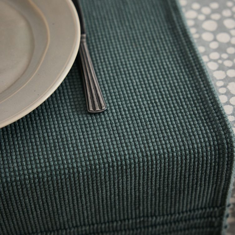 caminho-de-mesa-verde-escuro-biotic-2