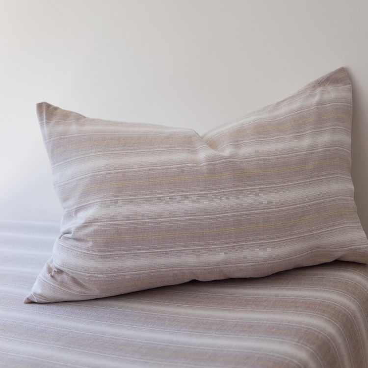 fronha-almofada-bege-claro-holos-smooth-1