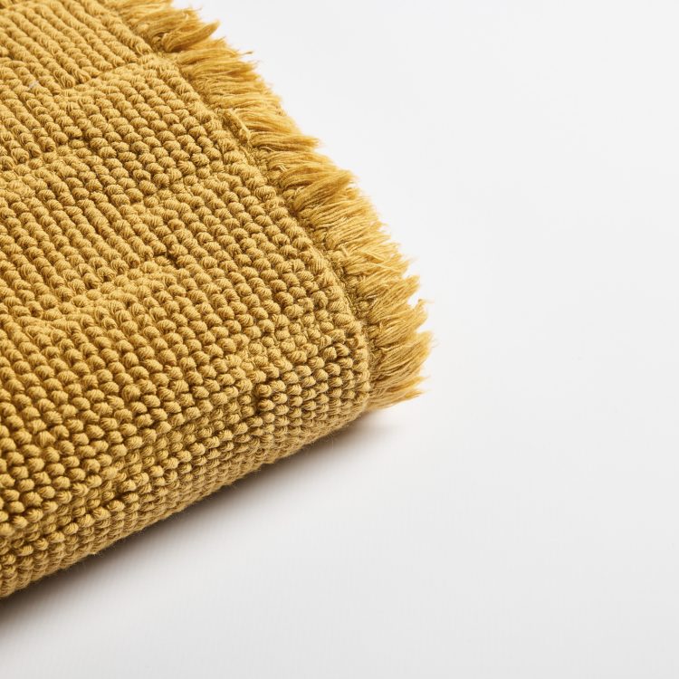 tapa-pes-amarelo-outline-2