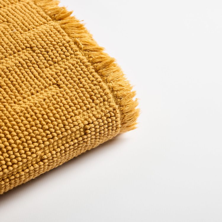 tapa-pes-amarelo-outline-2