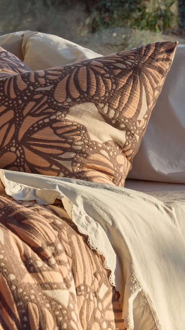 Wrap up in the softness of the Monarca Quilt - a piece that celebrates the renewal of the season with the delicate movement of butterflies and the enveloping texture of jacquard.

Shop now at seasonhomecollection.com

#seasonhomecollection
#hometextile
#madeinportugal
#sustainability
#springsummercollection
#auracollection