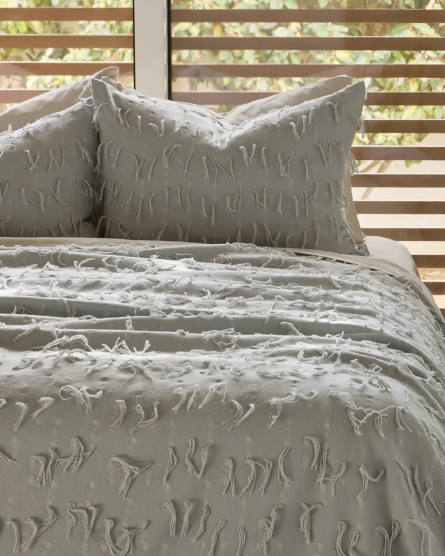 Viola brings modernity to the surface, with hanging bangs and an embossed texture.

Its jacquard reveals a bold design, full of lightness and sophistication.

Shop now at seasonhomecollection.com 

#seasonhomecollection
#hometextile
#madeinportugal
#sustainability
#springsummercollection
#auracollection